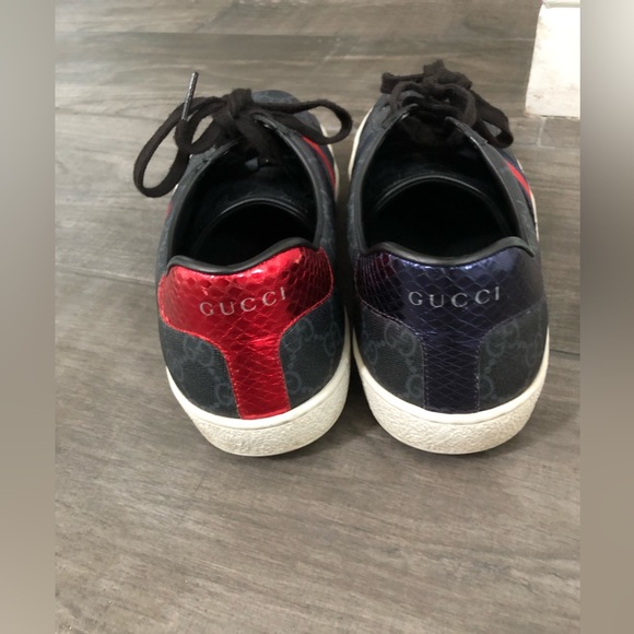 Men’s gently loved Gucci sneakers. Awesome colors 🩵 - Picture 9 of 10